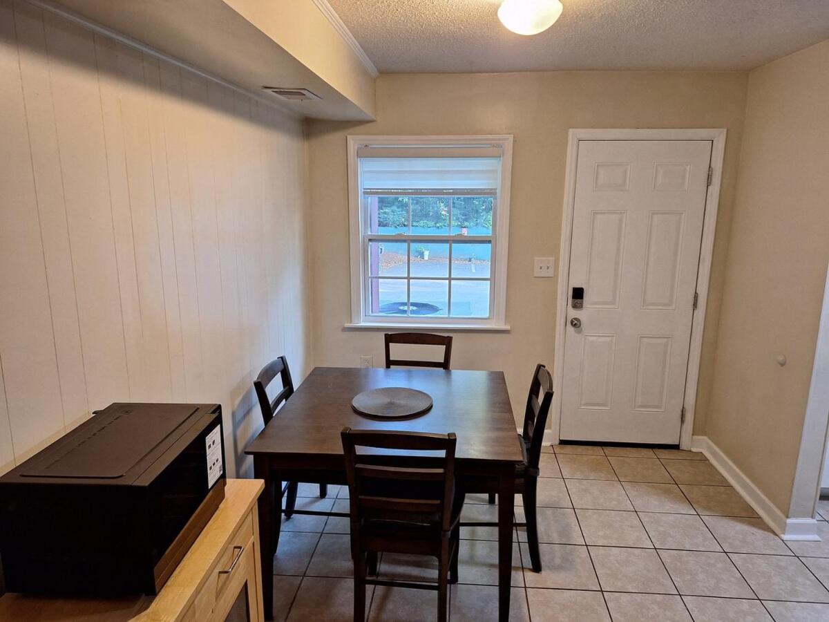 Apartment 1, Sleep 4, Walk To Attractions In Uptown