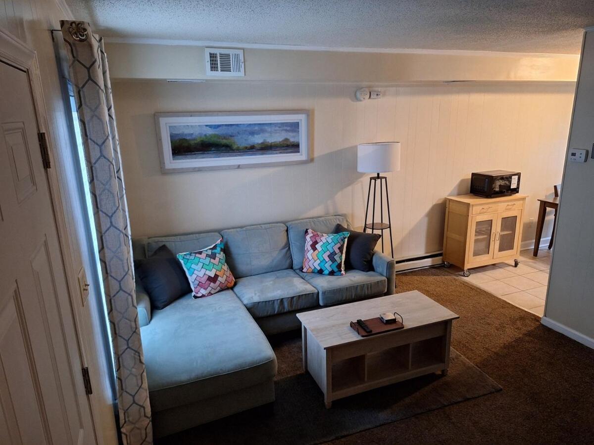 Apartment 1, Sleep 4, Walk To Attractions In Uptown *